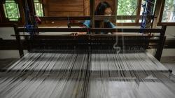 Melihat Pembuatan Kain Tenun Seharga Rp3,5 Juta per Meter