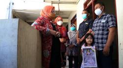 Susuri Gang Sempit, Menaker Ida Fauziyah Pastikan BSU Tepat Sasaran