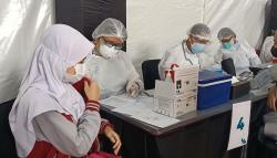 Siswi Kelas 10 Antusias Ikut Vaksinasi Dosis Ke-2 di MNC Studios: Mau Ngerasin Bangku Sekolah SMA 