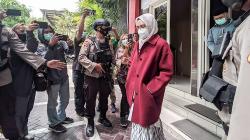 Bupati Probolinggo Puput Tantriana Sari Bareng Suami Kena OTT KPK