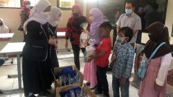 Gerakan Peduli Sesama, Siswa SMP di Bandung Bagikan Buku dan Kuota Internet di 3 Sekolah