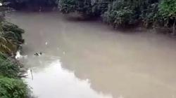 Berubah Jadi Hitam Pekat, Air Sungai Batang Siat Diperiksa
