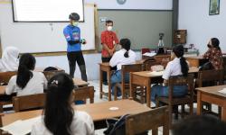 Ganjar Imbau Seluruh Sekolah Tak Wajibkan Siswa Pakai Seragam, Ini Alasannya 