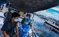 TNI AL Kebut Vaksinasi Covid-19 di Pesisir Sungai Musi 