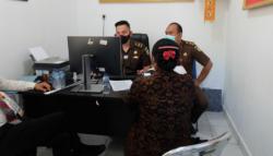 Mantan Bupati Karangasem Mas Sumatri Diperiksa terkait Dugaan Korupsi Masker<