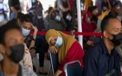 Cerita Warga Muara Enim yang Harus Berdesakan Dalam Antrean Vaksin <