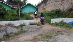 Akses Jalan SDN 2 Tugu Tasikmalaya Dibenteng, Warga Bersedia Hibahkan Lahan <