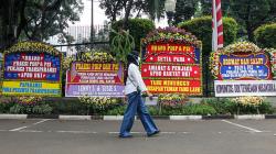 Karangan Bunga Dukung Hak Interpelasi terhadap Anies Baswedan terkait Formula E