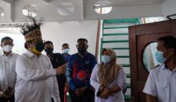 Tinjau Isoter Terapung, Menko Airlangga Optimistis Papua Barat Jadi Zona Hijau Covid-19