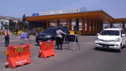 Ganjil Genap di 5 Pintu Tol Kota Bandung, Ratusan Mobil Luar Kota Diputar Balik<