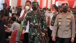 Panglima TNI Tinjau Serbuan Vaksinasi Massal di Manado