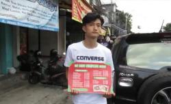 Viral Pedagang Bakso Mirip Artis Korea, Pengunjung Datang Ajak Foto