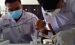 4 Mahasiswa UMM Berhasil Ciptakan Sarung Tangan Pencegah Saraf Terjepit 