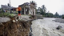 Belasan Rumah Warga Jasinga Bogor Rusak Diterjang Banjir Bandang