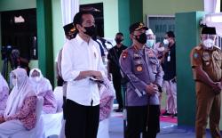 Di Ponorogo, Presiden dan Kapolri Tinjau Vaksinasi Merdeka di Ponpes dan Tempat Ibadah Se-Indonesia