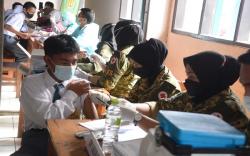 Kodam Genjot Serbuan Vaksin, Gelar Siliwangi Silih Lindungi di SMA PGRI 31 Pangalengan<