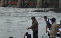Pelihara Ekosistem, Puluhan Ribu Benih Ikan Patin Ditebar di Sungai Komering 