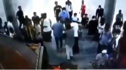 Video Viral Pria Diduga Gangguan Jiwa Terekam CCTV Nyaris Serang Imam Masjid<