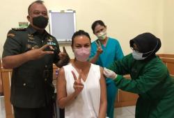 Tuntaskan Vaksin Covid-19 di Bali, Sophia Latjuba: Ternyata Tidak Sakit