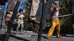 Kampoeng Dolanan Ajak Anak-Anak Bermain Permainan Tradisional 