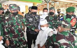 Pangdam Siliwangi Penuhi Janji Gelar Vaksinasi Jemput Bola di Ponpes Nurul Huda Bandung<