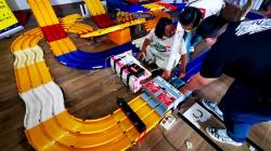 Nostalgia dengan Mobil Balap Tamiya Sambil Meningkatkan Kreativitas
