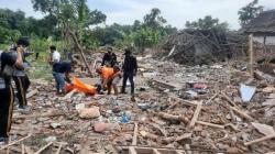 Ledakan di Pasuruan Tewaskan Ayah dan Anak, Tim Gegana Sisir TKP