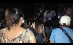 Datangi Cafe di Palembang, Polisi Bubarkan Kerumunan dan Angkut Puluhan Perempuan Seksi<