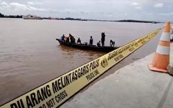 Ini Identitas Dua Penumpang Truk Fuso Tercebur di Sungai Barito 