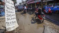Jalan Raya Bojong Gede Rusak Parah, Pengendara Tidak Sabar Diminta Terbang