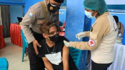 Jagoan Kampus Takut Disuntik Vaksin, Sampai-sampai Dipegangi TNI Polri