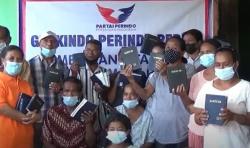 Tanamkan Moral, Gerkindo Bagi-Bagi Alkitab ke Jemaat Gereja di Kupang