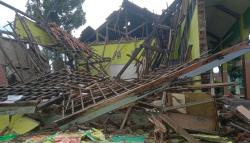 Ruang Kelas SDN 2 Cangkoak Cirebon Ambruk saat Pembelajaran Tatap Muka