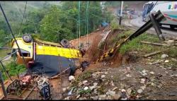 Diduga Tak Kuat Menanjak, Tronton Terjun ke Jurang di Tanjakan Gentong Tasikmalaya<