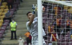 Tega, Netizen Ejek Kiper Lazio Usai Cetak Gol Bunuh Diri di Laga Kontra Galatasaray