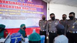 Gelar Vaksinasi Massal, Ditlantas Polda Jateng Gandeng Driver Ojol dan Sopir Angkot