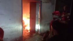 Diduga Gangguan Jiwa, Pria di Tanggamus Bakar Rumah Sendiri<