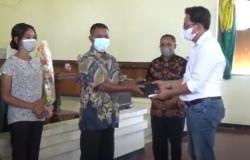 Gerkindo NTT Kembali Bagikan Ratusan Alkitab ke Jemaat Gereja di Kupang
