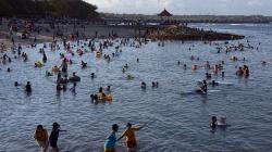 Zona Hijau, Pantai Sanur Bali Dipadati Wisatawan