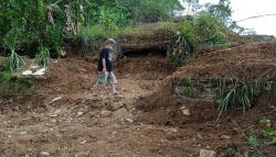 Makam Kapitan Tionghoa Berusia 155 Tahun Ditemukan saat Bangun TPS3R di Sukabumi<
