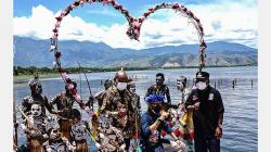 Sandiaga Uno Menteri Pertama yang Kunjungi Kampung Yoboi Papua 