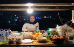 Inspiratif, Gadis Cantik Ini Dulunya Pemulung Kini Pengusaha Kuliner dan Punya Butik