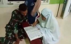 Di Sela Tugas, Tim Satgas TMMD Mengajar Mengaji di Masjid