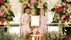Momen Romantis Lamaran Ria Ricis dan Teuku Ryan dengan Busana Khas Aceh