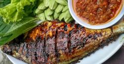 Cara Membuat Ikan Kuwe Bakar, Lezat Hanya Pakai Bumbu Bawang Putih