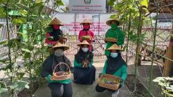 Dukung Ketahanan Pangan, Bhayangkari Boyolali dan MNC Peduli Ajarkan Cara Tanam Sayur Organik