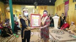 Bupati Landak Karolin Margret Natasa Terima Gelar Kehormatan Kerajaan Ismahayana