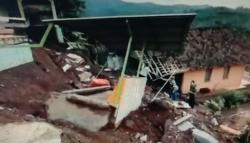 Diterjang Longsor, 5 Rumah dan Jalan Desa di Ciamis Tertimbun Tanah<