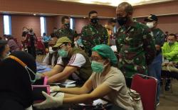 Gelar Vaksinasi bagi Penderita Komorbid, Pangdam Jaya Kaget Antusias Warga Tinggi