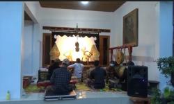 Potret Memprihatinkan Dalang Ngamen di Rumah Warga demi Bertahan Hidup di Tengah Pandemi